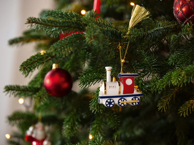 Villeroy & Boch Christmas Classics Ornament Lokomotive 2025