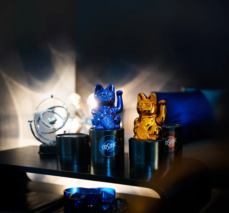 Donkey Products Lucky Cat Cosmic Winkekatze shiny blue 15cm