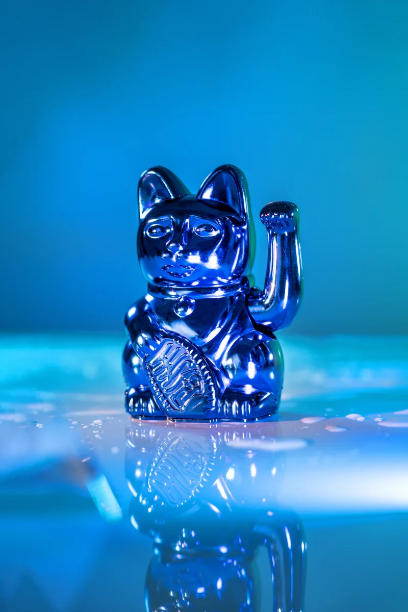 Donkey Products Lucky Cat Cosmic Winkekatze shiny blue 15cm