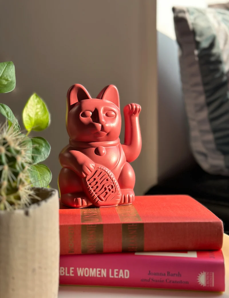 Donkey Products Lucky Cat Classic Winkekatze berry red 15cm