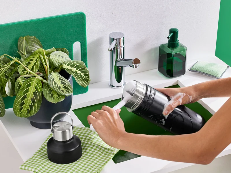 Le Creuset On The Go Trinkflasche schwarz matt 1l