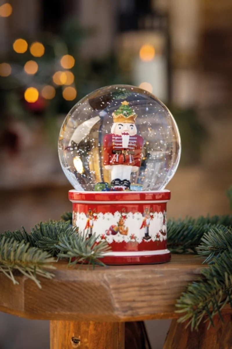 Villeroy & Boch Christmas Toys Schneekugel groß Nussknacker