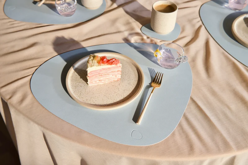 LIND DNA Nupo Tischset Curve L soft sky