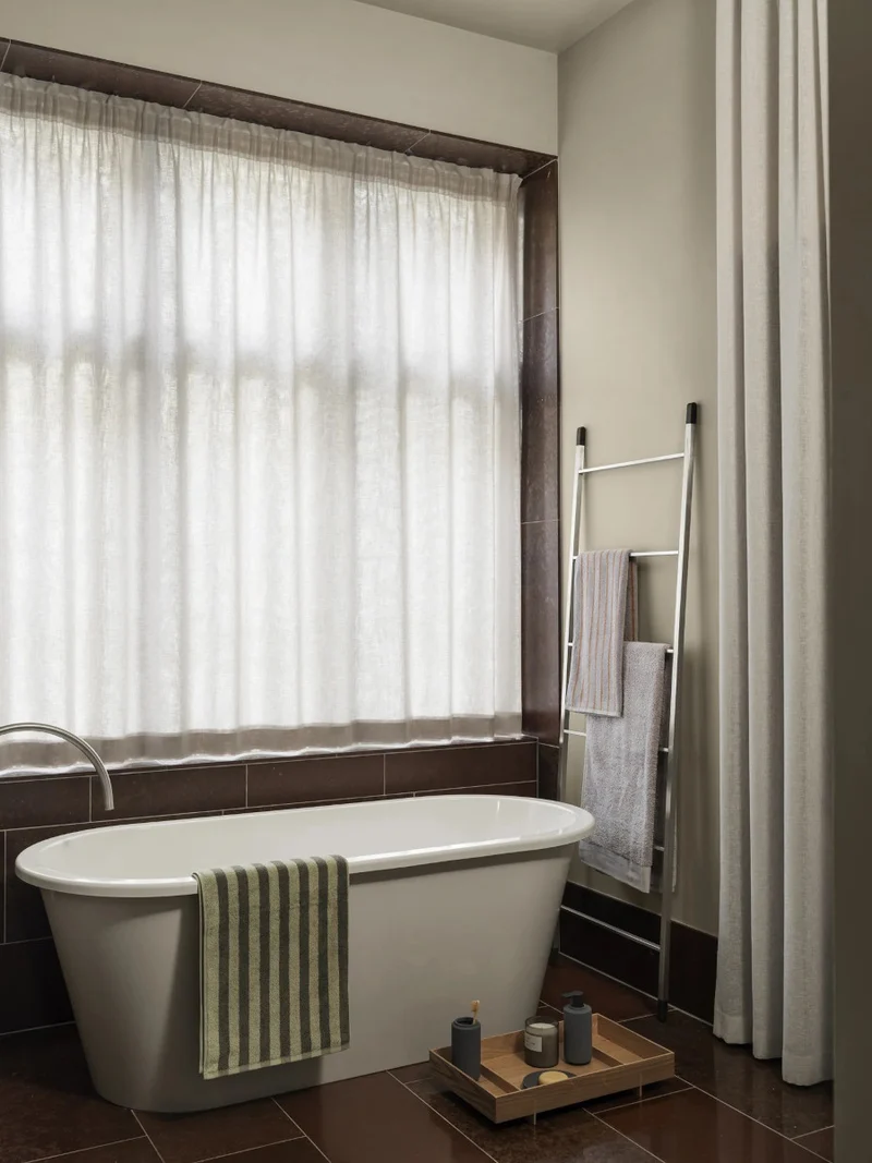 Blomus ARTO Badetuch micro chip/tan thin stripe 70x140cm