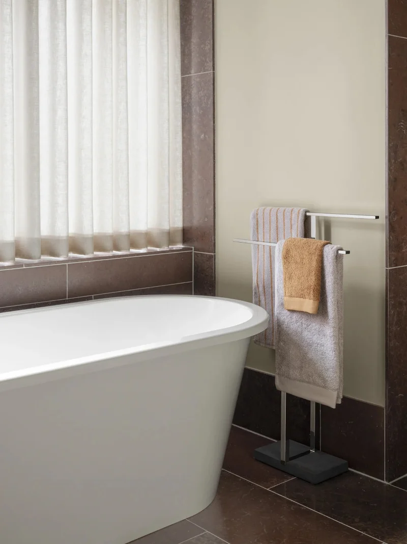 Blomus ARTO Badetuch moonbeam/amber thin stripes 70x140cm