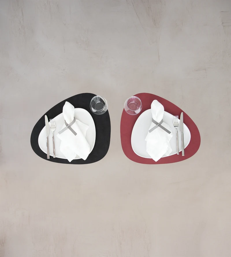 LIND DNA DOUBLE CLOUD Tischset Curve L black/red 37 x 44 cm