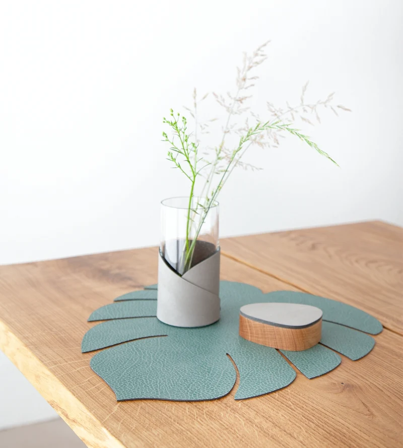 LIND DNA HIPPO Tischset Monstera Leaf L pastel green 42x35