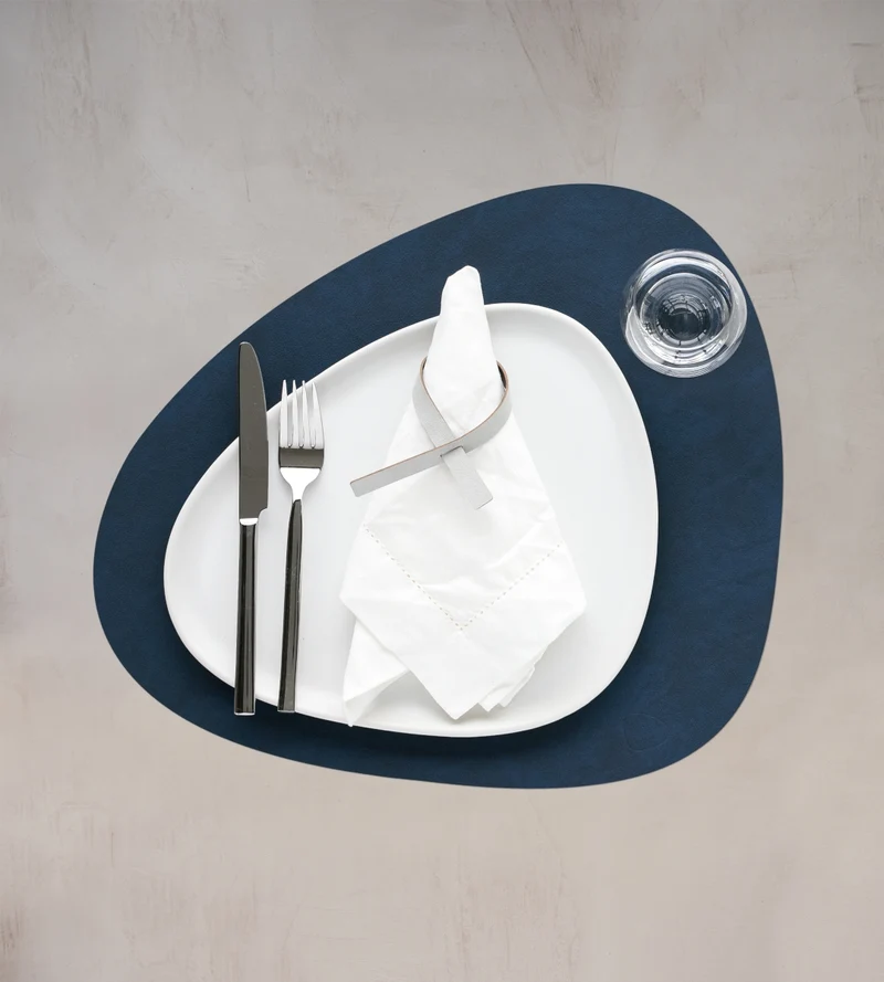 LIND DNA NUPO Tischset Curve L midnight blue 37 x 44 cm